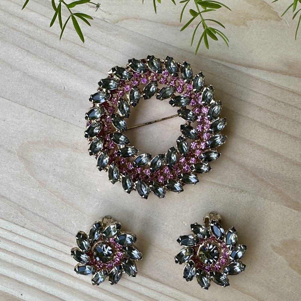 VTG 1950s Wreath Brooch Pin 2.375 Inch Earrings Pink Smoky Navettes Gold Plated